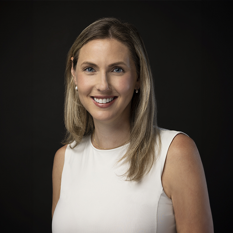 Professional portrait of Julia Hueckel